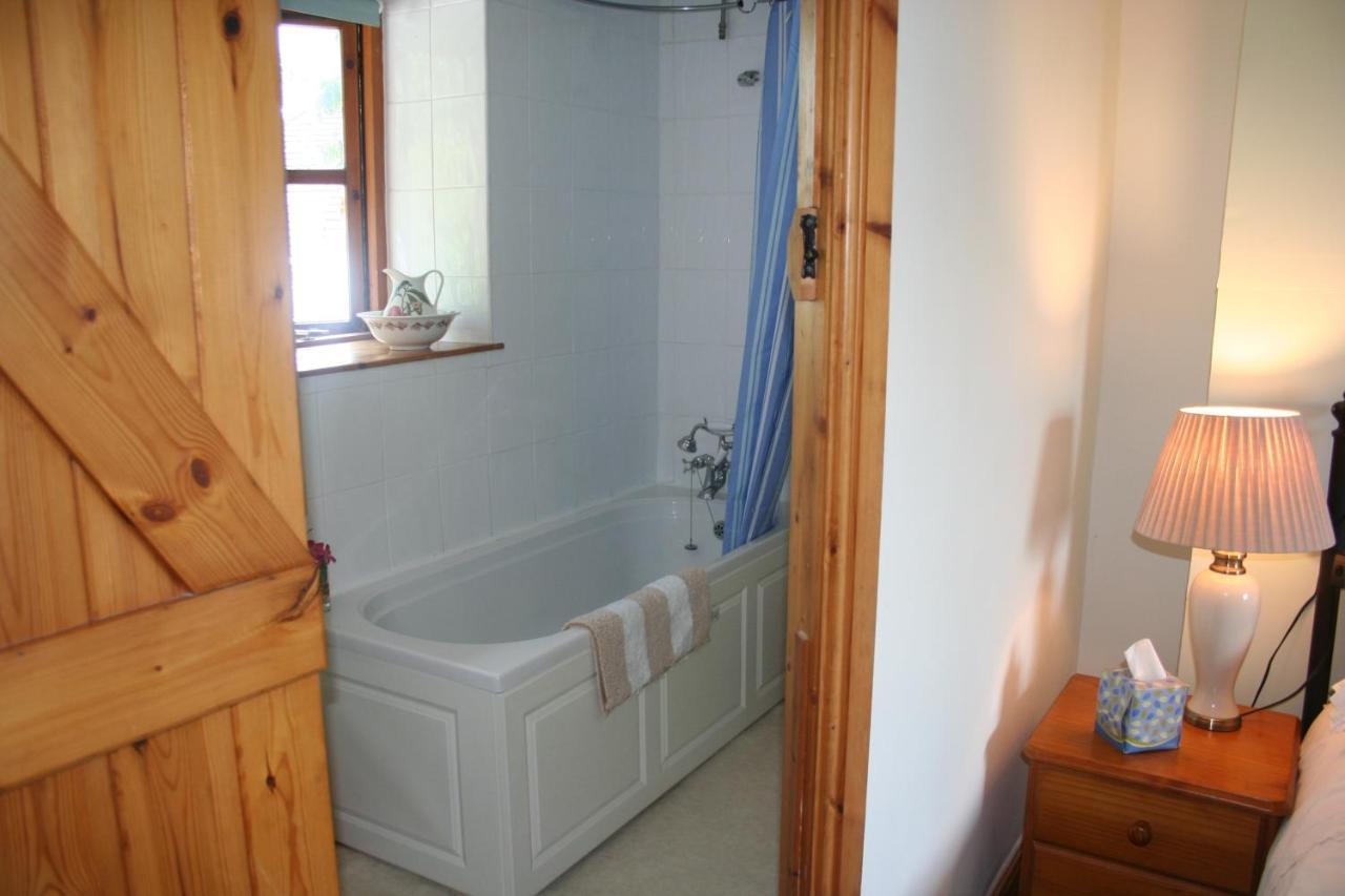 Barn Cottage - Farm Park Stay With Hot Tub สวอนซี ภายนอก รูปภาพ
